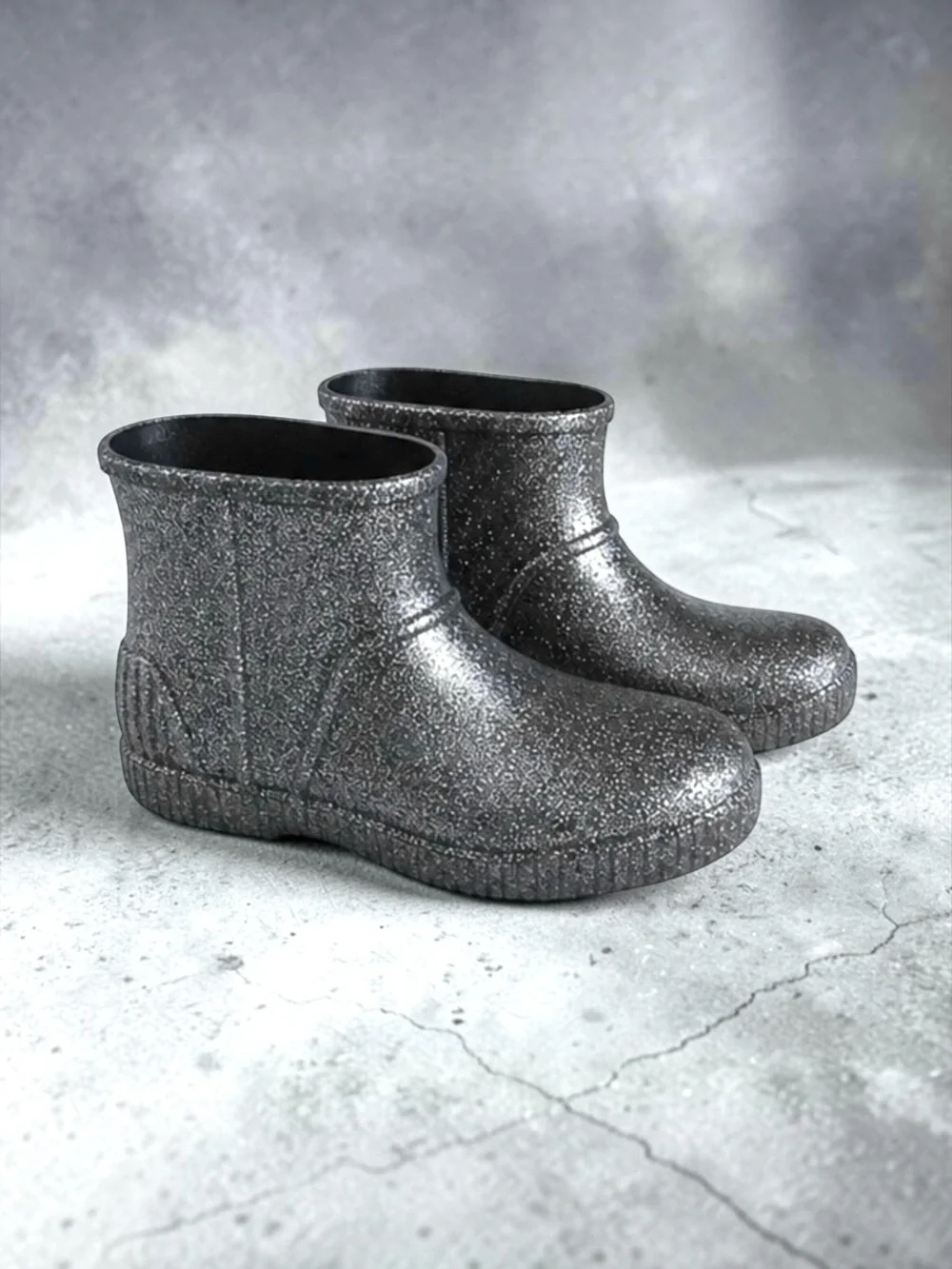 UGG Girls Snow Boots ❄️ Silver Glitter Waterproof Size 4 Like New